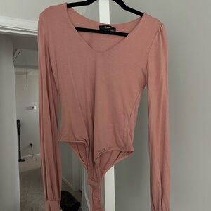 Lulu's Kaylene Blush V-Neck Balloon Sleeved Bodysuit